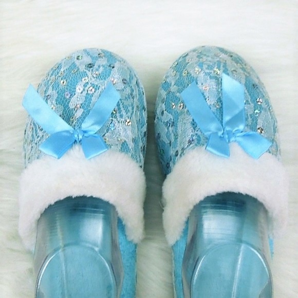 Shoes - NEW Slippers